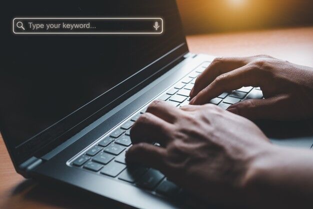 hand laptop